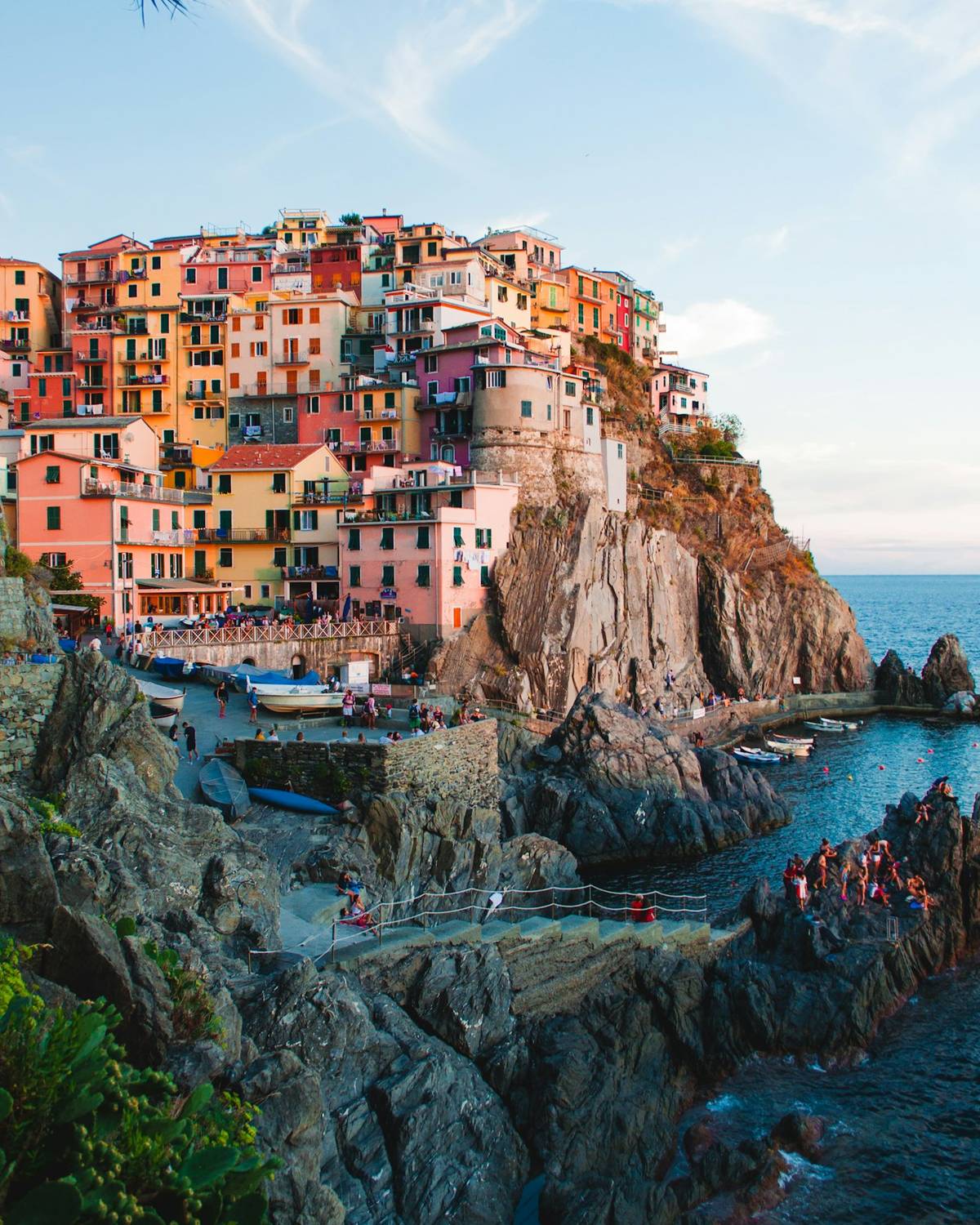 Colourful houses of Manarola on the cliffs of Cinque Terre