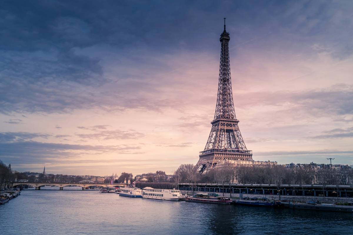 Eiffel Tower and the Seine at dusk